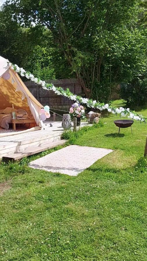 Hopgarden Glamping - Luxury 6m bell tent Wadhurst Exteriör bild